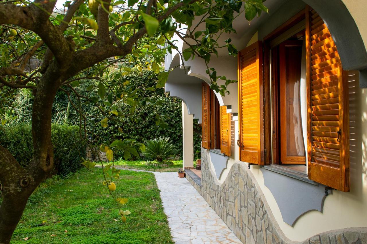 Villa Dei Fiori - Exclusive Villa With Garden In Sorrento Coast Вико-Экуенсе Экстерьер фото